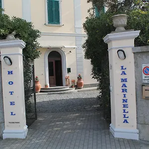 https://hotel-la-marinella.it-tuscanyhotel.com