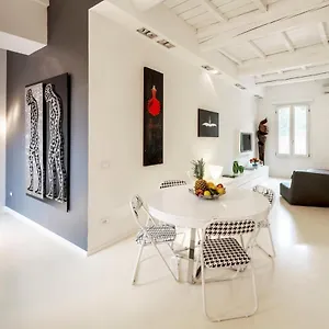 Charming Flat In Centro A Con Posto Auto Vakantiehuis
